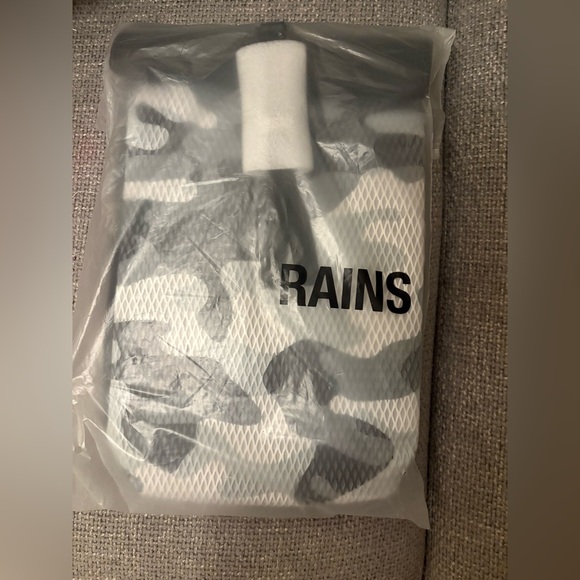 RAINS Puffer Pouch 1L Camo Crossbody Bag New With Tags - Picture 6 of 12